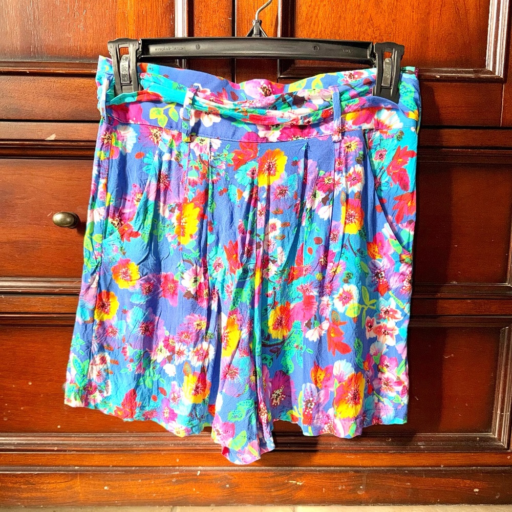 Luli Fama Water Blossoms Vibrant  Bermuda short - Size Small